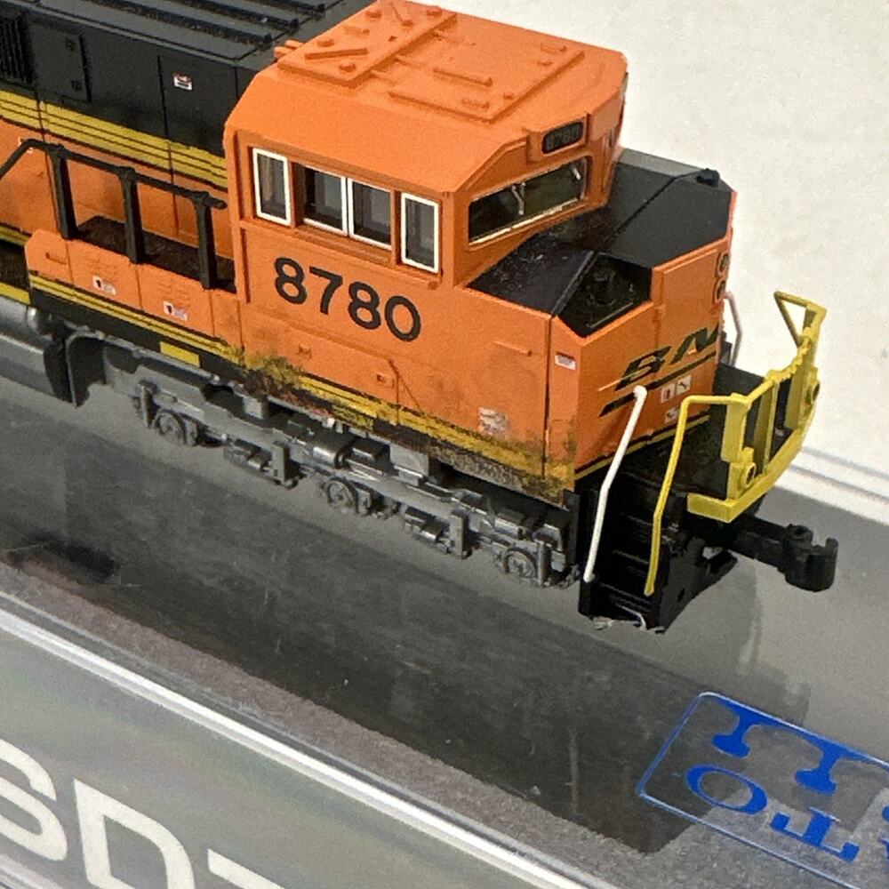 Kato 1768526-DC SD70ACe BNSF #8780 Locomotive N Scale - Picture 6 of 10